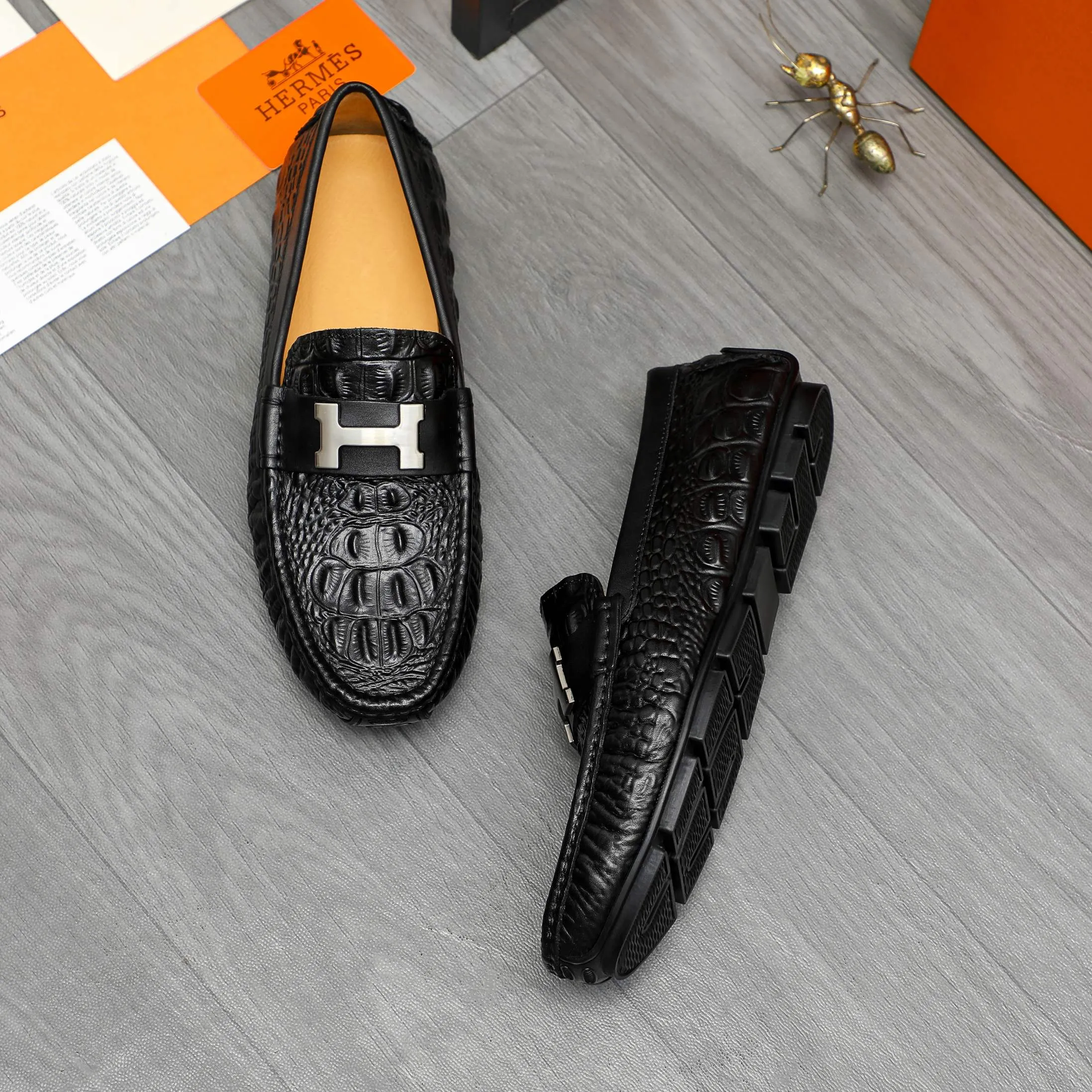 P380 Product trademark: HERMES "Hermes" casual slip-on men's shoes Regular size: 38-44 Product material: Selected crocodile pattern cowhide upper, pigskin lining, rubber outsole